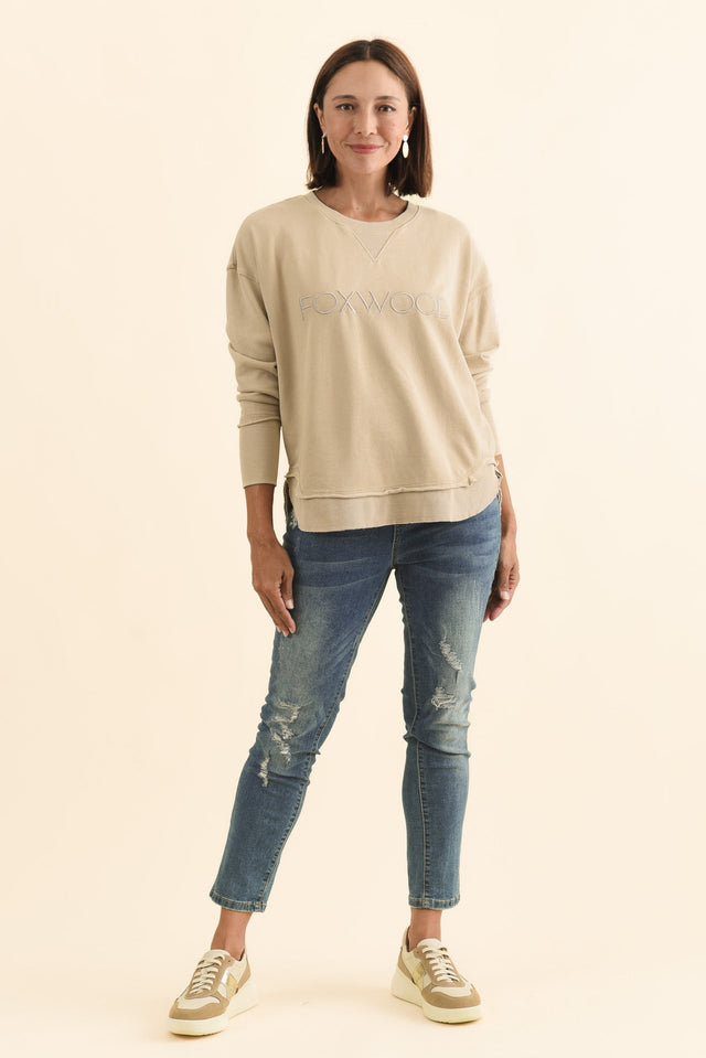 Simplified Oat Cotton Crewneck Sweatshirt,Brunette model,alt text|model:Cara image 4