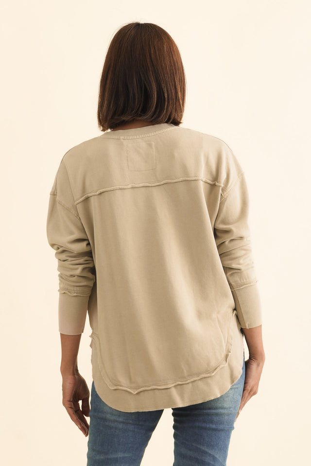 Simplified Oat Cotton Crewneck Sweatshirt,Brunette model,alt text|model:Cara image 6