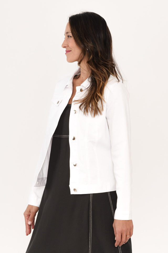 alt text|model:Cara image 6