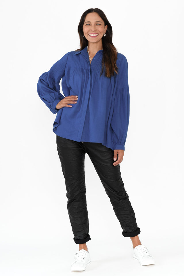 alt text|model:Cara image 3