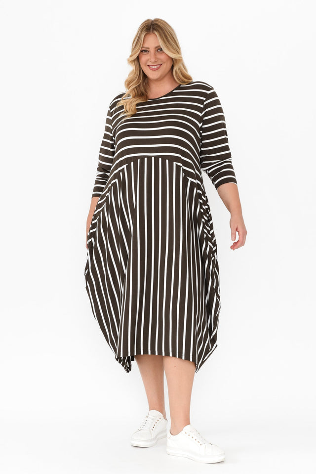 plus-size,curve-dresses,plus-size-sleeved-dresses,plus-size-midi-dresses,plus-size-bamboo-dresses,plus-size-winter-clothing,alt text|model:Caitlin image 7