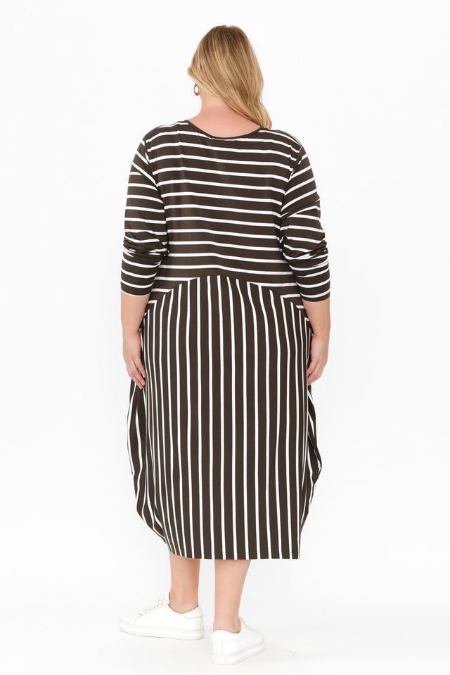 alt text|model:Caitlin image 10