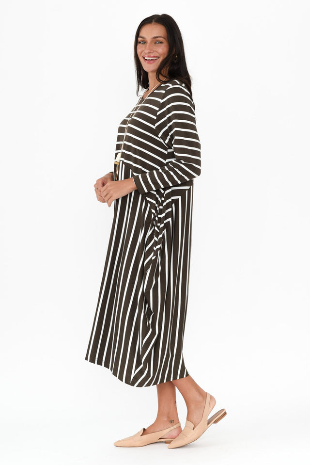 alt text|model:Brontie image 3