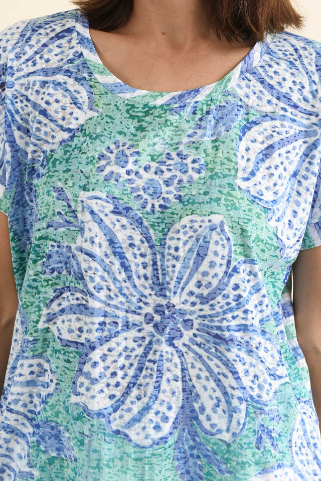 Sorelle Green Floral Cotton Blend Tee,Detail,Brunette model,alt text|model:Cara image 6