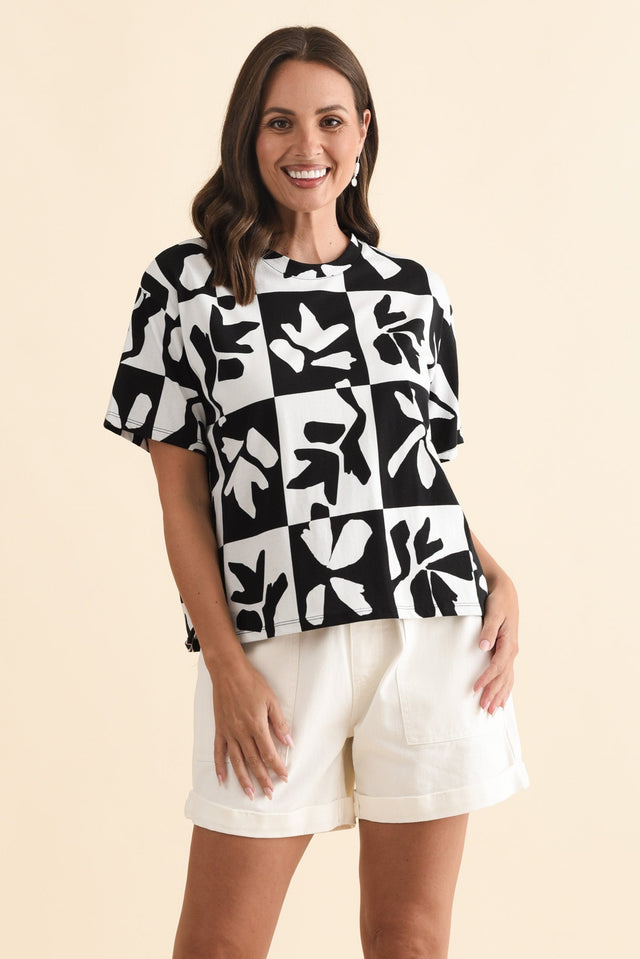 Splice Black Leaf Cotton Tee,Brunette model,alt text|model:MJ