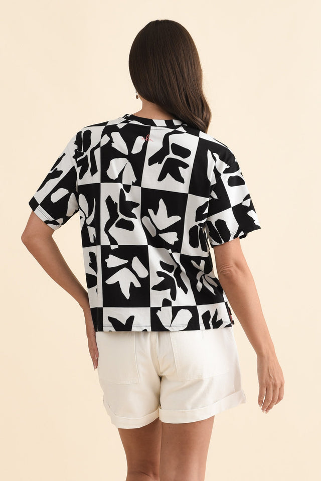 alt text|model:MJ image 4