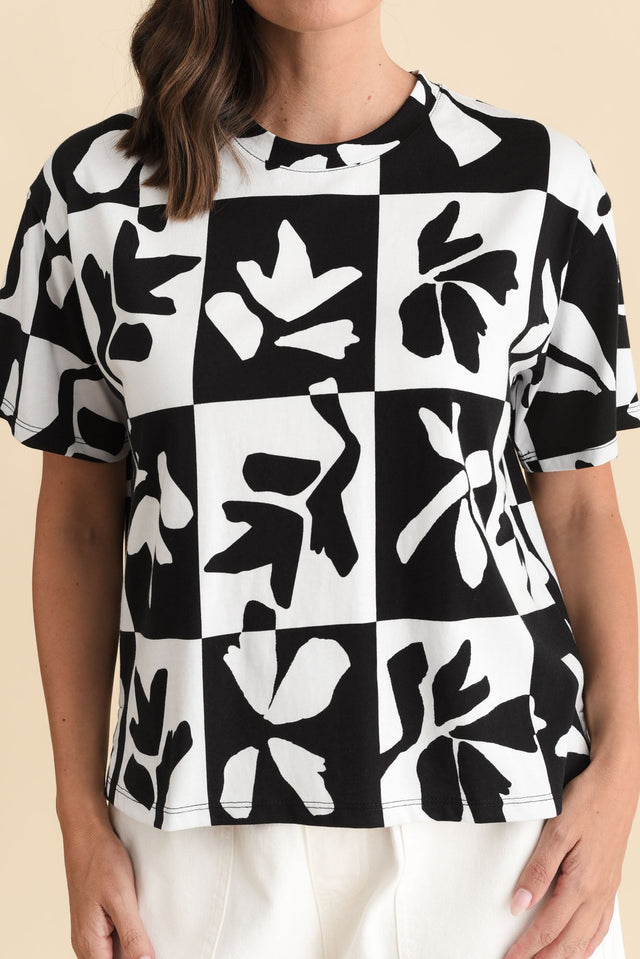 Splice Black Leaf Cotton Tee,Brunette model,alt text|model:MJ image 6