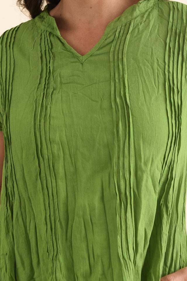 Stassi Fern Green Crinkle Cotton Dress,Detail,Brunette model,alt text|model:Brontie image 5