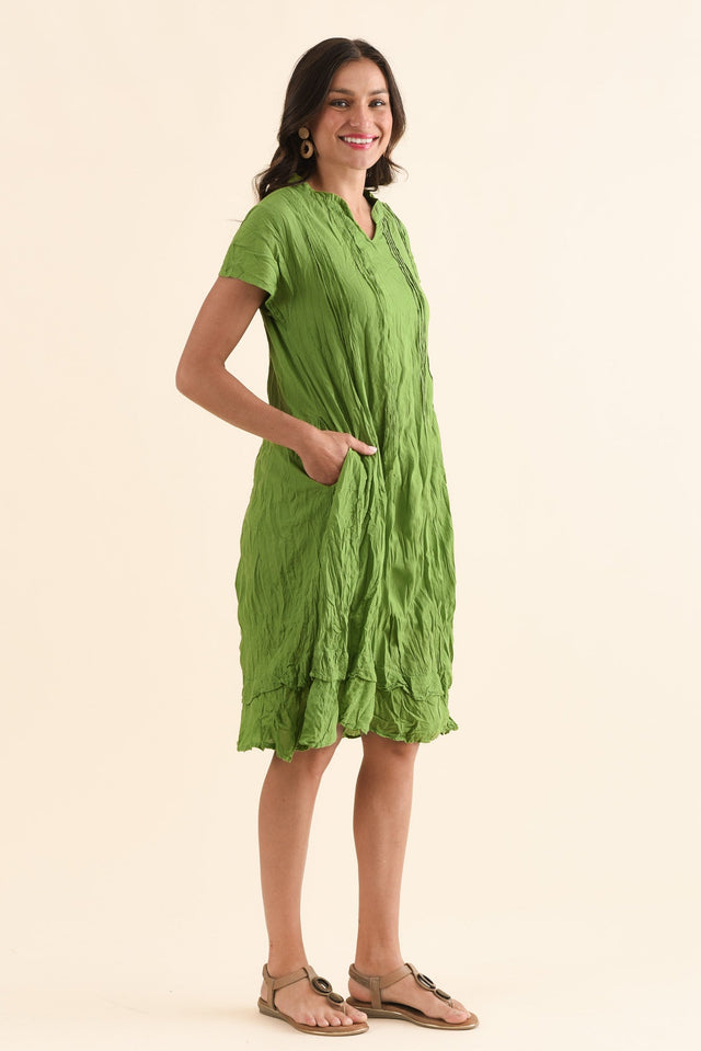 Stassi Fern Green Crinkle Cotton Dress,Side,Brunette model,alt text|model:Brontie image 3