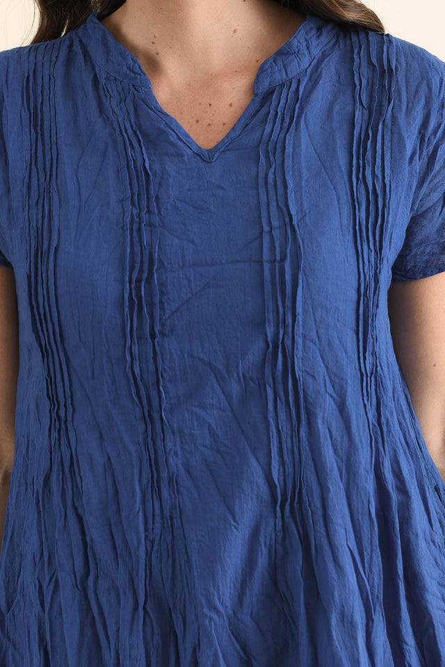 Stassi Indigo Crinkle Cotton Dress,Detail,Brunette model,alt text|model:MJ image 5