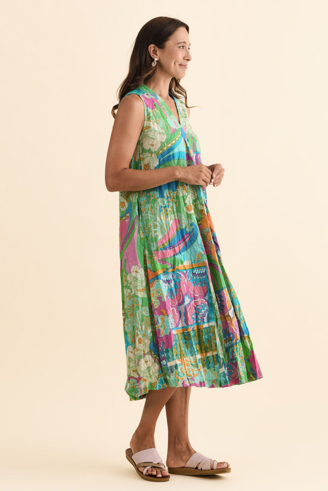 alt text|model:Cara image 3