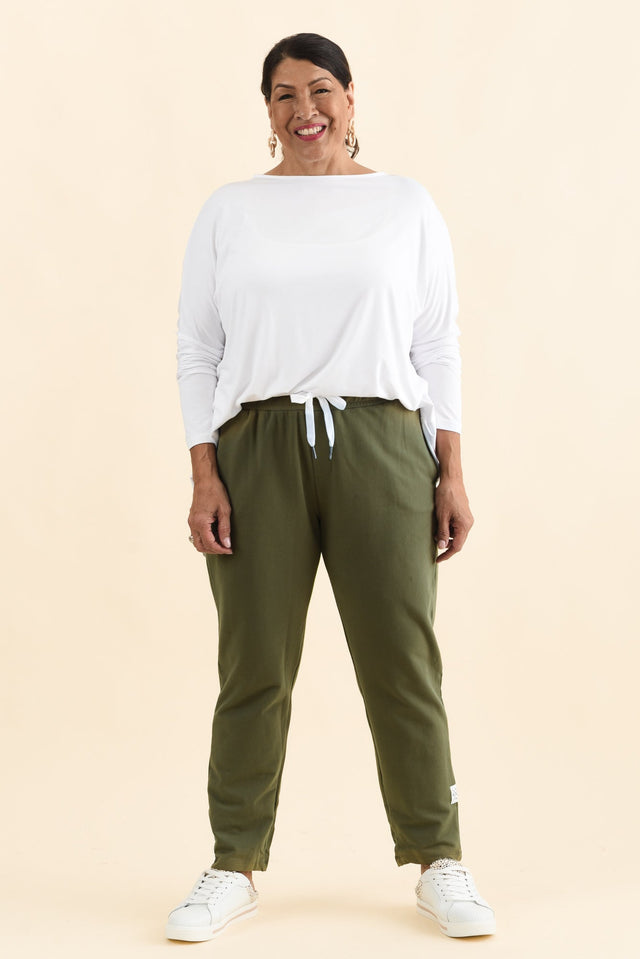 Lobby Khaki Cotton Relaxed Sweatpants,Brunette model,alt text|model:Pilita image 9