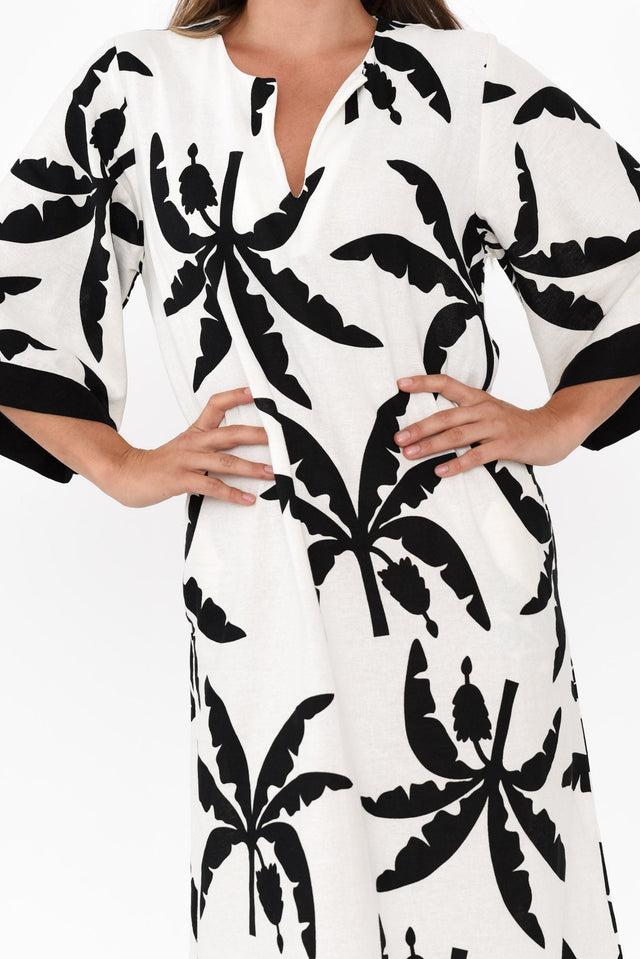 Tessie Black Tropical Linen Kaftan,Brunette model,alt text|model:Johanna image 8