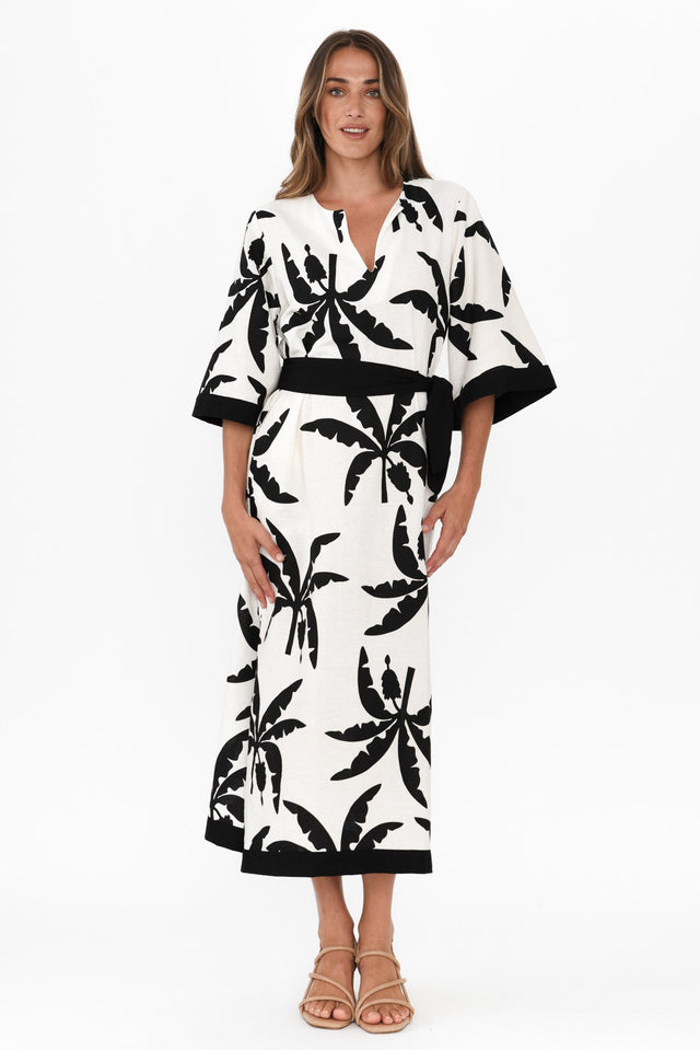 Tessie Black Tropical Linen Kaftan,Brunette model,alt text|model:Johanna image 4