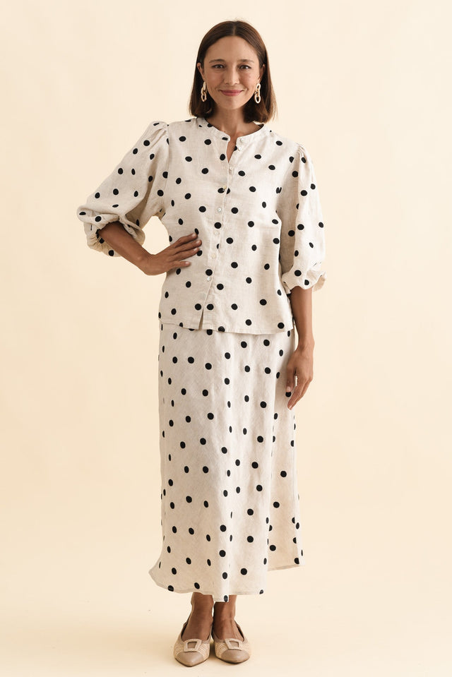 Teya Beige Spot Linen Puff Sleeve Blouse,Brunette model,alt text|model:Cara image 3