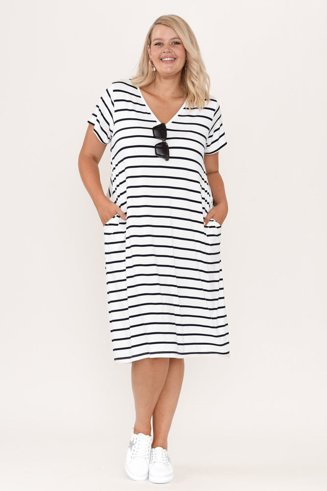 Tiffany White Stripe Bamboo Tee Dress,Blonde model,plus-size,curve-dresses,plus-size-below-knee-dresses,plus-size-bamboo-dresses,plus-size-summer-dresses,alt text|model:Shandre image 12
