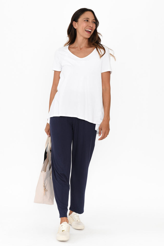 alt text|model:Cara image 3