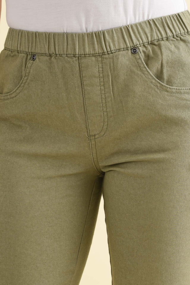 Tora Khaki Stretch Shorts,Detail,Brunette model,alt text|model:MJ image 7