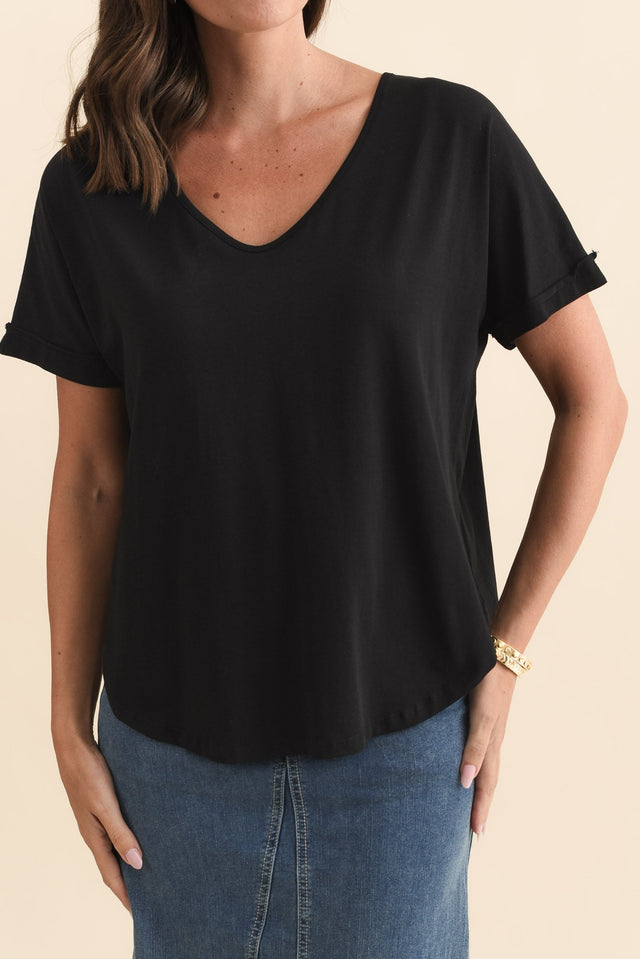 Toronto Black Cotton Tee,Brunette model,alt text|model:MJ image 6