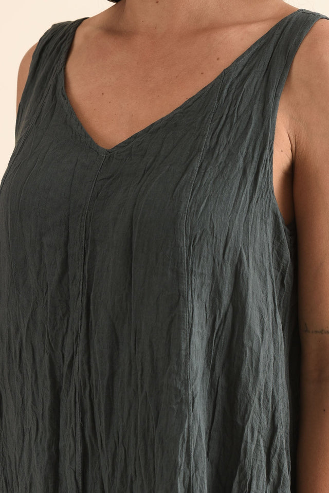 Toya Charcoal Crinkle Cotton Layer Dress,Detail,Brunette model,alt text|model:Brontie image 5