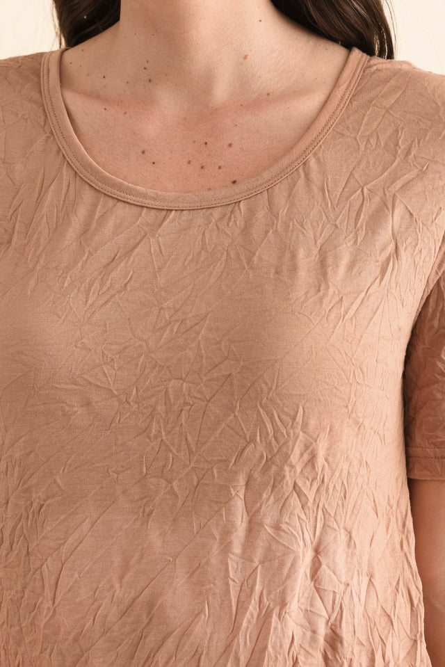 Travel No-Iron Rust Scoop Neck Top,Detail,Brunette model,alt text|model:MJ image 5