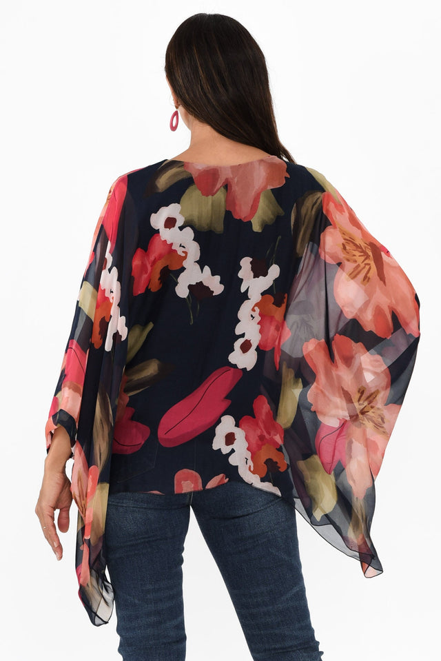 alt text|model:Cara image 4