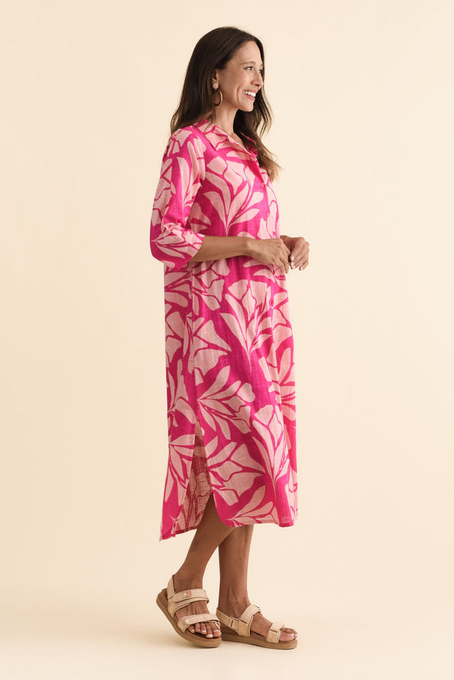 alt text|model:Cara image 4