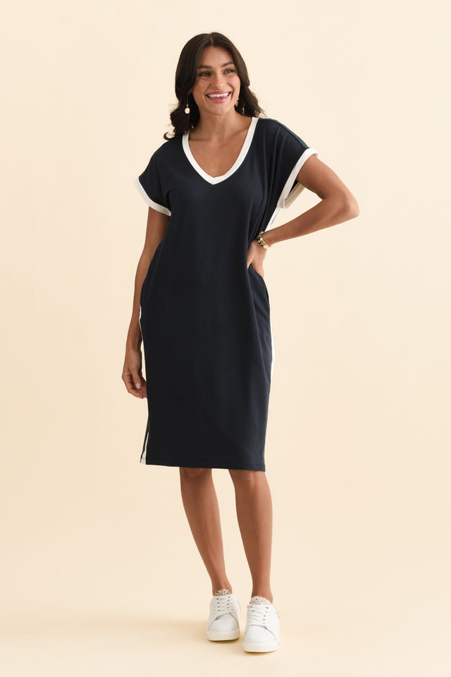Tula Navy Contrast T-Shirt Dress,Brunette model,alt text|model:Brontie image 7