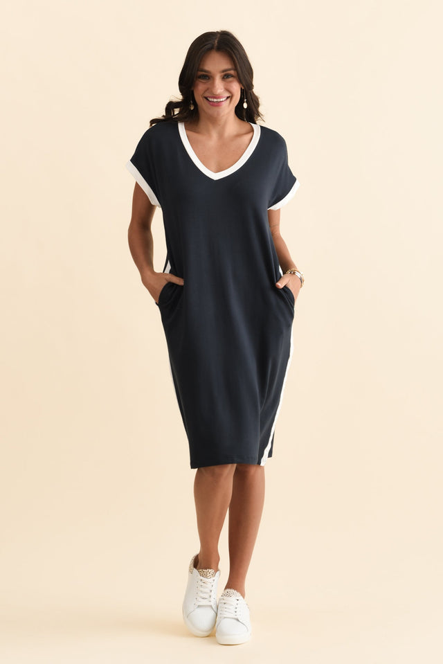 Tula Navy Contrast T-Shirt Dress,Brunette model,alt text|model:Brontie image 3