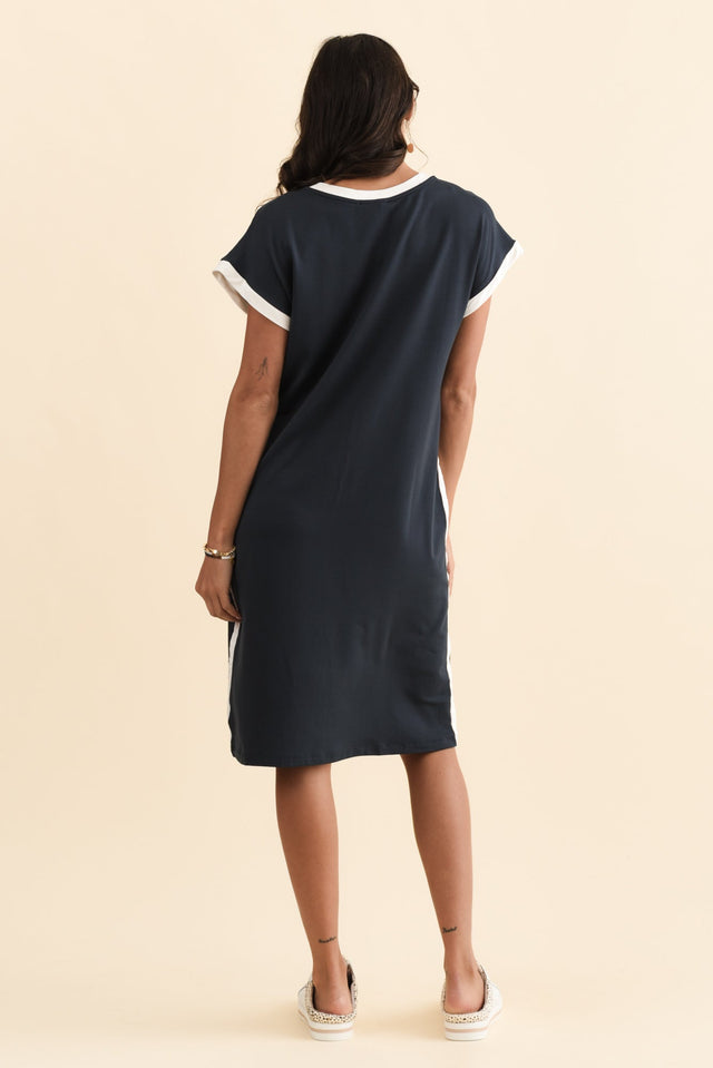 Tula Navy Contrast T-Shirt Dress,Brunette model,alt text|model:Brontie image 5