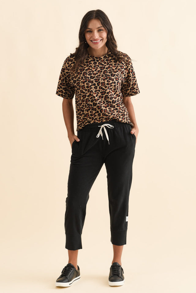 Vena Brown Animal Cotton Tee,Brunette model,alt text|model:Brontie image 7