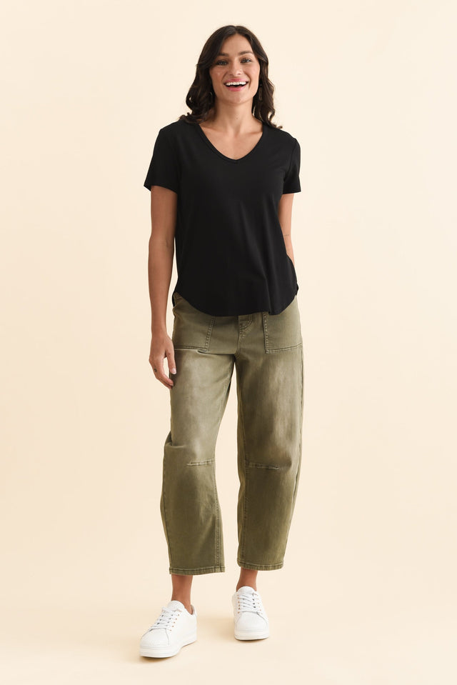 Veronica Black Bamboo Tee,Brunette model,alt text|model:Brontie image 8