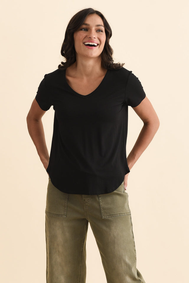 Veronica Black Bamboo Tee,Brunette model,alt text|model:Brontie