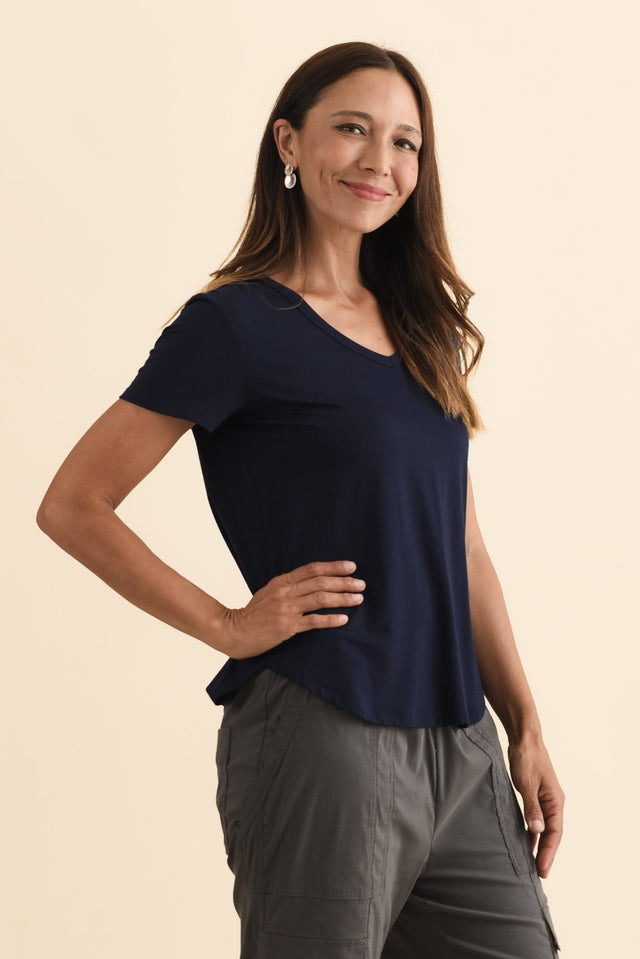 Veronica Navy Bamboo Tee,Brunette model,alt text|model:Cara image 4