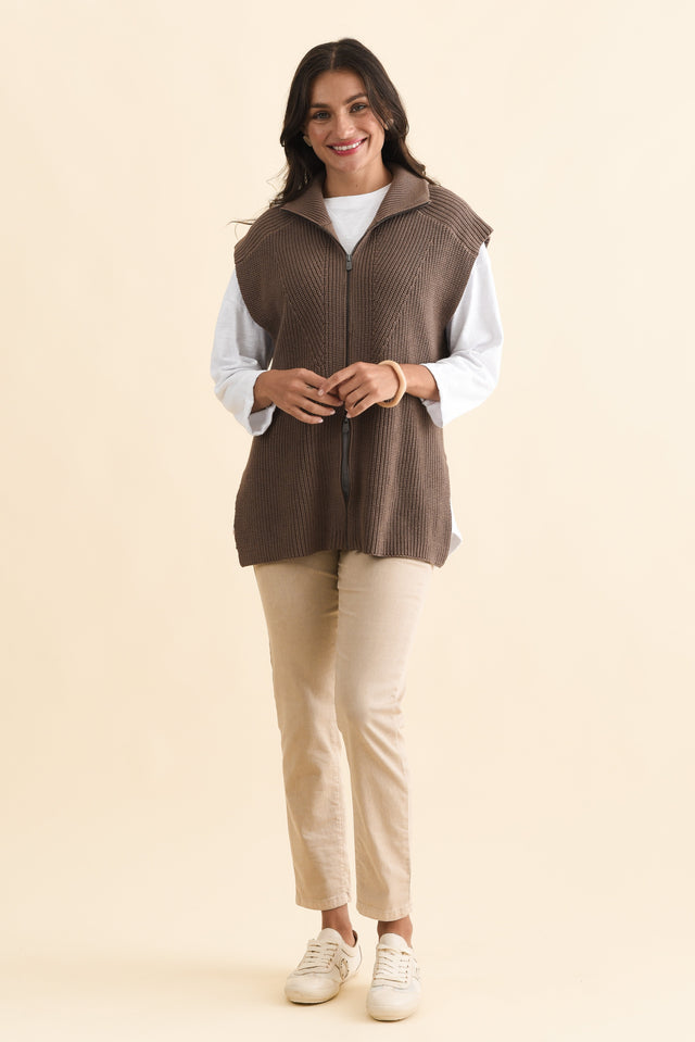 Viona Mocha Cotton Zip Knit Vest,Brunette model,alt text|model:Brontie image 4