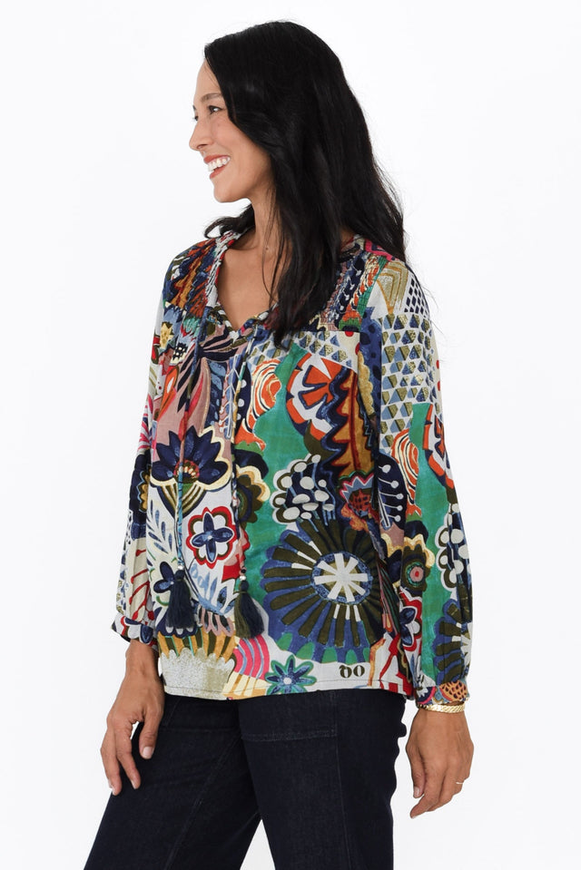 alt text|model:Cara image 3