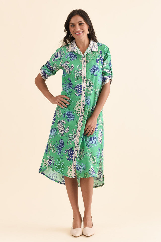 Vossie Green Coastal Cotton Poplin Dress,Full Body,Brunette model,alt text|model:Brontie image 7