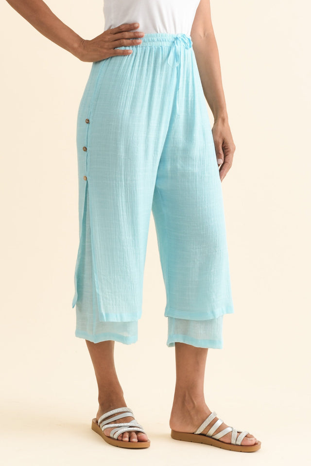 alt text|model:Cara image 4