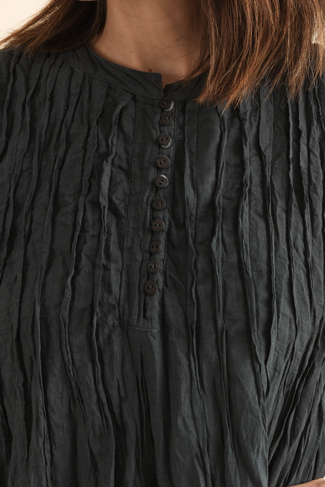 Willa Charcoal Crinkle Cotton Dress,Detail,Brunette model,alt text|model:Cara image 5