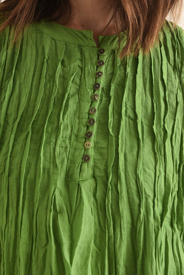 Willa Fern Green Crinkle Cotton Dress,Detail,Brunette model,alt text|model:Cara image 5