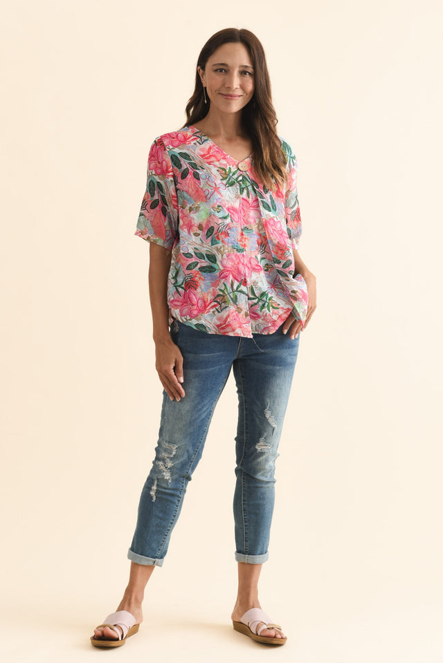 alt text|model:Cara image 3