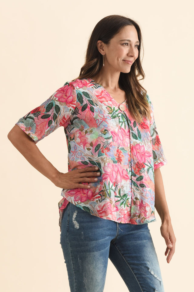 alt text|model:Cara image 4