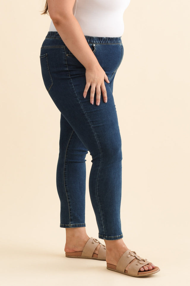 Zadie Dark Denim Stretch Jeans,Brunette model,alt text|model:Gabby image 15
