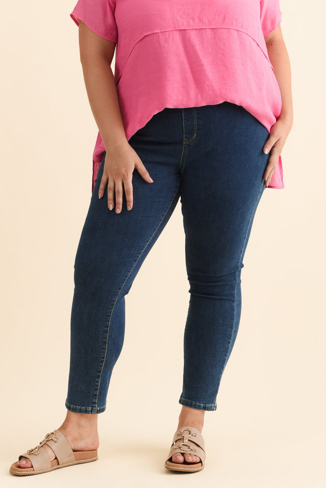 plus-size,curve-bottoms,plus-size-pants,plus-size-jeans,plus-size-winter-clothing,alt text|model:Gabby image 12