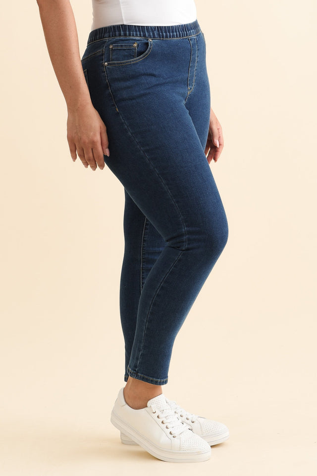 Zadie Dark Denim Stretch Jeans,Brunette model,alt text|model:Emilia image 11