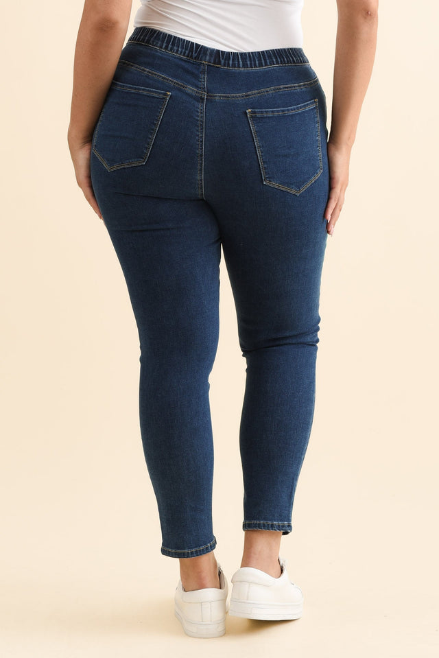 Zadie Dark Denim Stretch Jeans,Brunette model,alt text|model:Emilia image 12