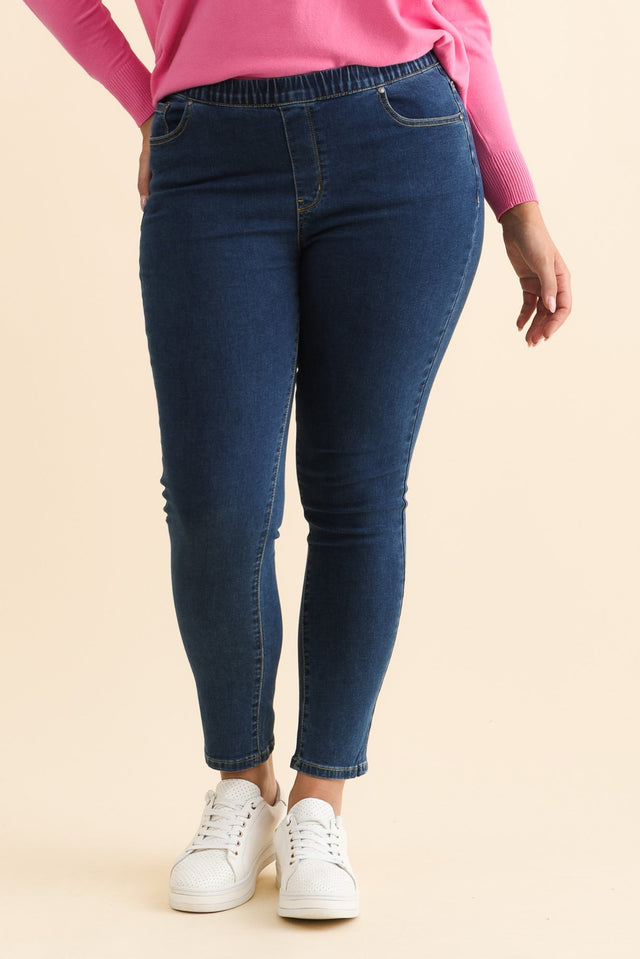 Zadie Dark Denim Stretch Jeans,Brunette model,alt text|model:Emilia image 9