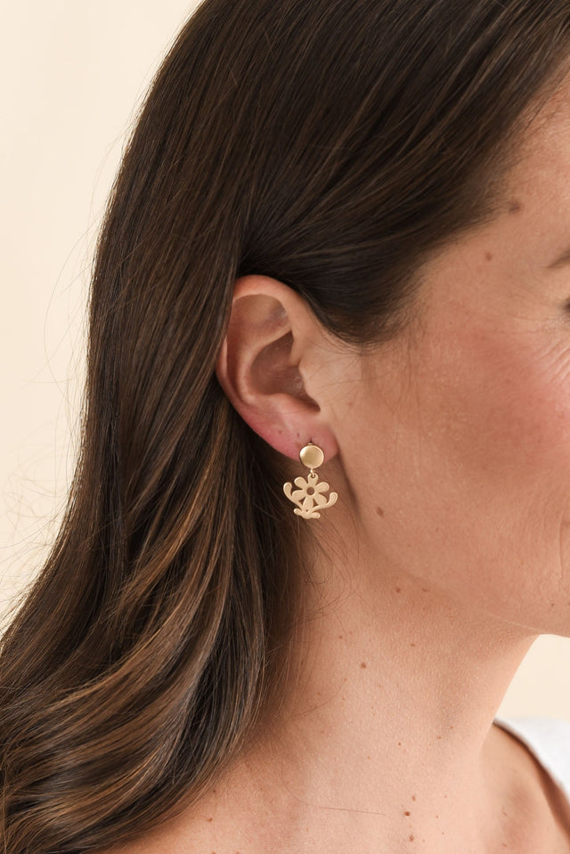 Zeta Gold Daisy Stud Earrings image 2