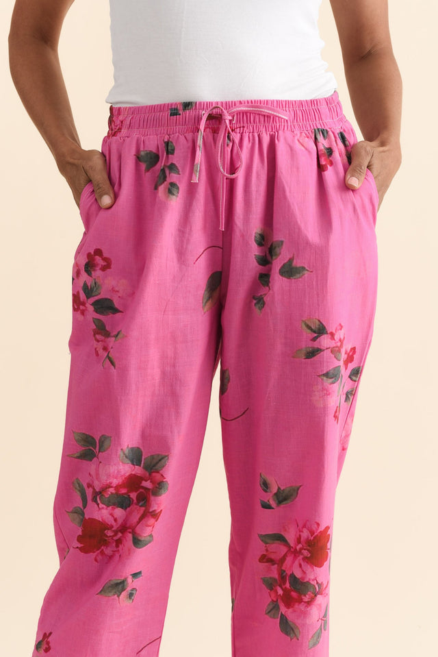 alt text|model:Cara image 6