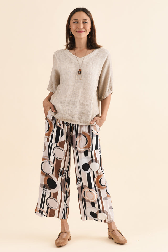 Ziola Beige Linen Cotton Top,Full Body,Brunette model,alt text|model:Cara image 2